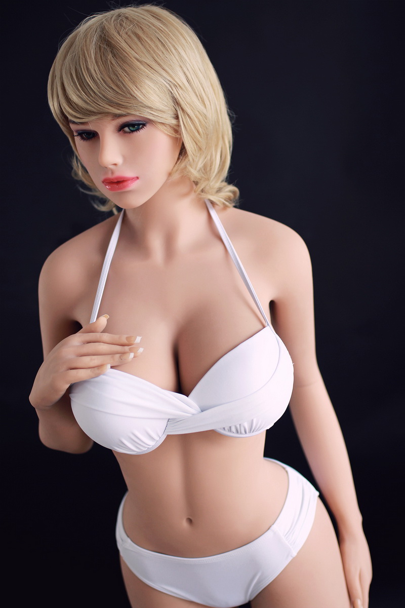 Big breasts and fat hips,fantasy European and American style,give you a special sexual experience Silicon sex doll 158cm