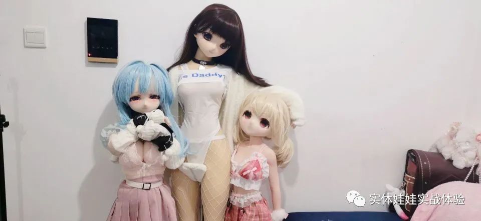 How to distinguish the softness of silicone dolls?