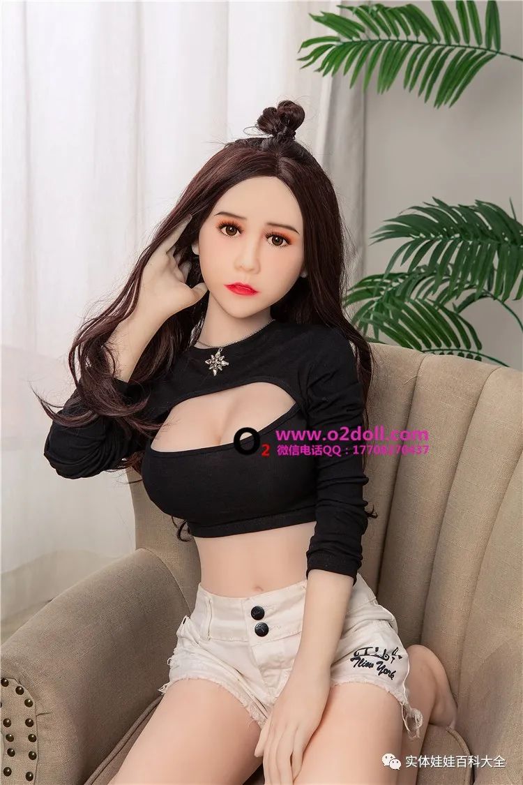 What are the benefits of silicone dolls?