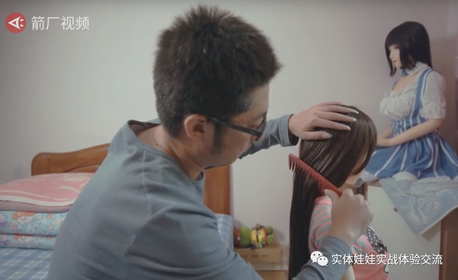 Beijing otaku father ＂raises dolls＂, records the daily life of physical dolls and changes in the 