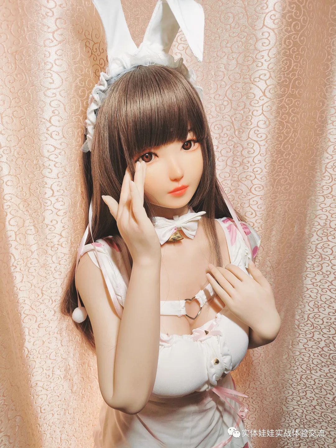 What materials are commonly used for full body dolls? Is it silicone?