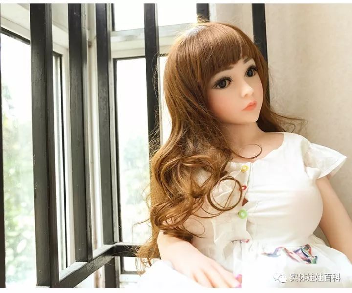 Is it better to buy a large physical doll or a small physical doll?